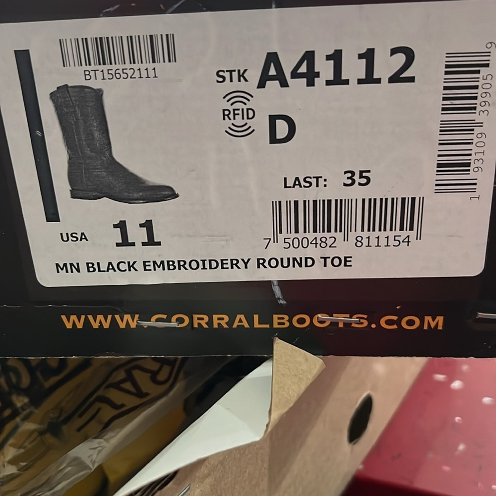 Corral Boots Mens  Black Embroidery Round Toe A4112 size 11 d new in box - Picture 9 of 9